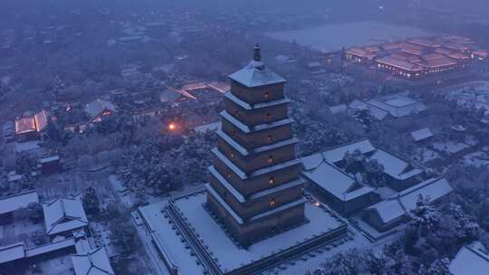 西安大雁塔亮灯雪景