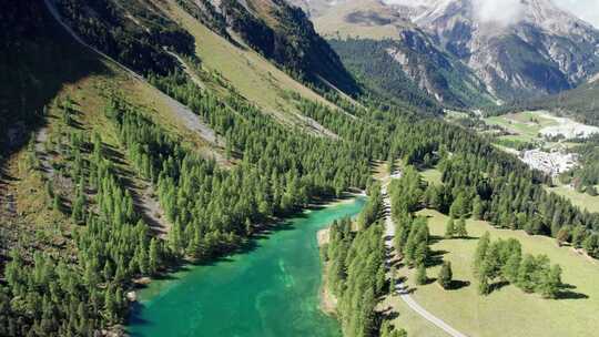 瑞士阿尔卑斯山阿尔卑斯山的阿尔卑斯山帕普奥尼亚湖鸟瞰山谷