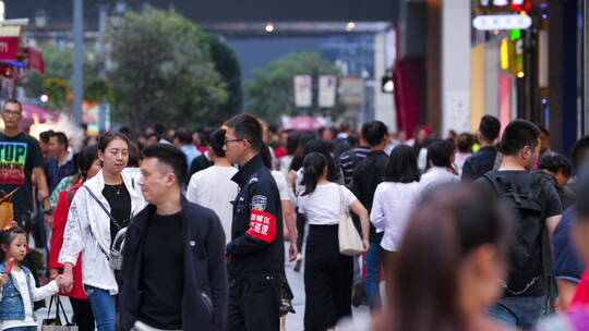 热闹繁华人流密集的成都春熙路视频素材模板下载