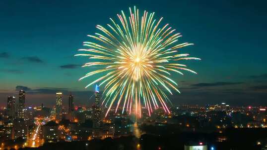 城市夜空绽放的绚烂烟花