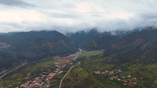 甘肃临夏积石山雨后山川云海