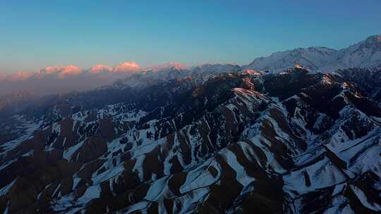 新疆 博尔塔拉 雪山日落航拍 