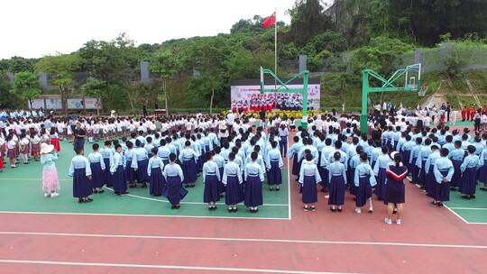 上升拍摄小学校园运动会素材