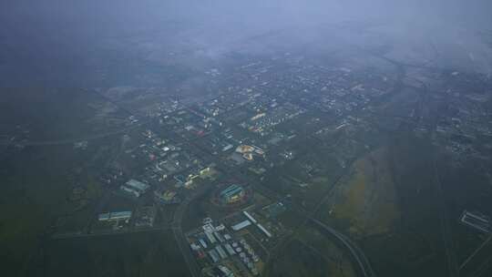 青藏高原海北西海镇清晨高空俯瞰城市