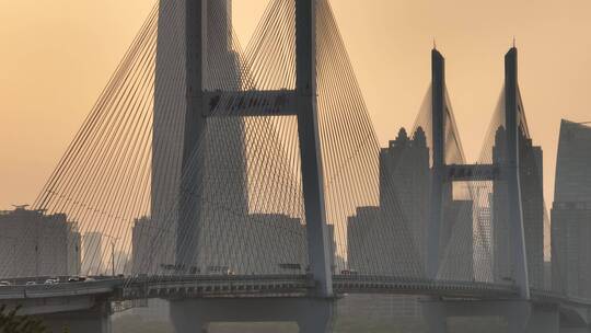武汉长江二桥，长焦上升时下扣镜头