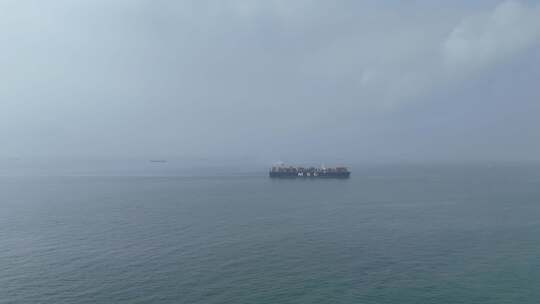 青岛大海中的货轮轮船大船货运航运
