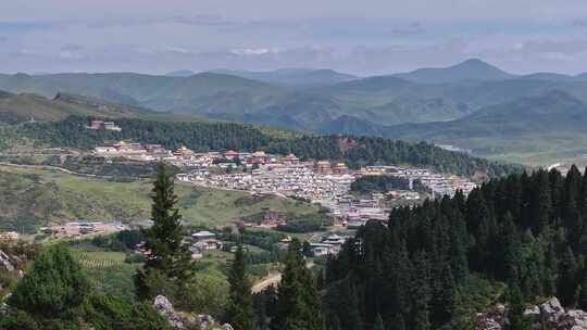 高山峡谷郎木寺发现式航拍