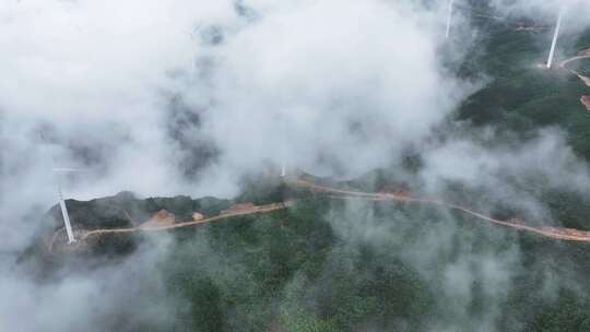 风车发电山脉云雾缭绕