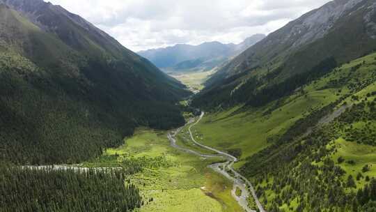 航拍高山草甸河流