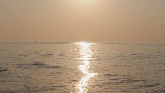 唯美浪漫海面水面日出日落波光粼粼