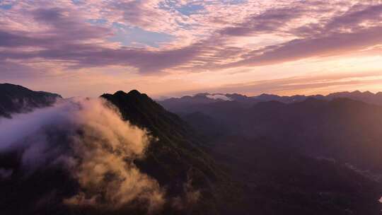 清晨云海日出云层山顶山林山峰云雾缭绕风景