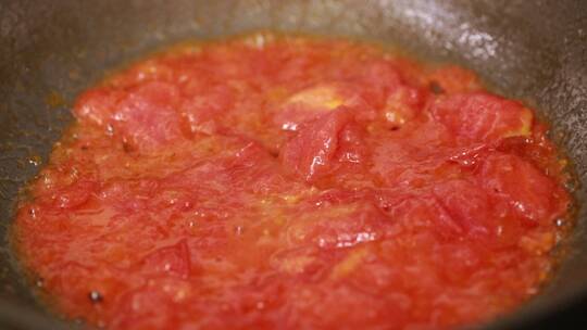 厨师炒制番茄底料酱汁视频素材模板下载