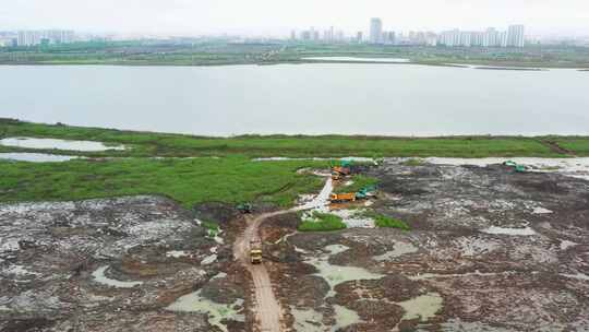 台州湾新区，提升后的海边堤坝，工程施工