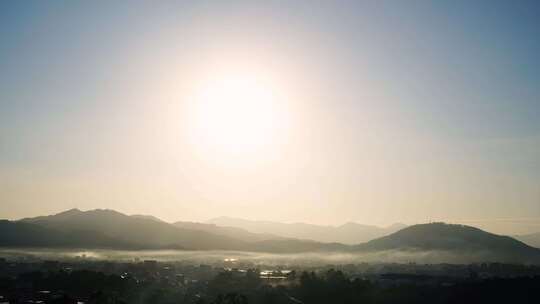 山峰日落延时黄昏夕阳山脉阳光森林夜幕降临