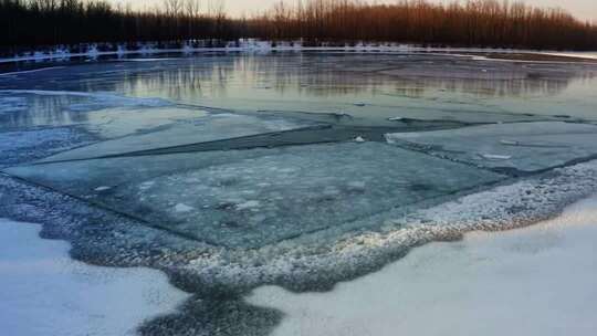 冬季湖面结冰自然风光