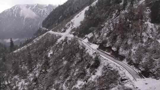 云南独龙江贡山贡独公路航拍雪山垭口风光