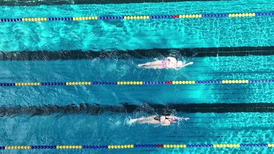 美女游泳运动员自由泳游泳池训练馆教学航拍
