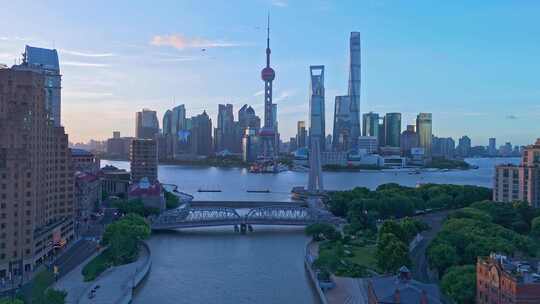 4k实时航拍上海外滩苏州河日出早霞