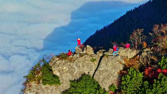 大气航拍巫峡云海红叶