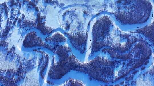 俯拍扎敦河湿地雪景