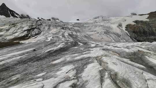 航拍川西沙鲁里山脉加拉本森雪山冰川视频素材模板下载