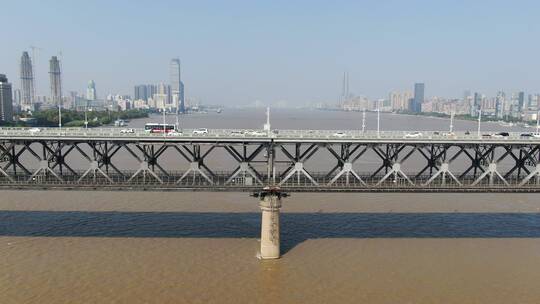 武汉长江大桥交通航拍视频素材模板下载