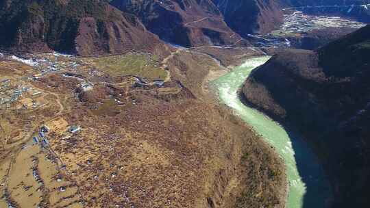 航拍西藏林芝雅鲁藏布江雅鲁藏布大峡谷雪山
