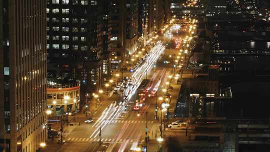 夜晚城市街道车流俯瞰