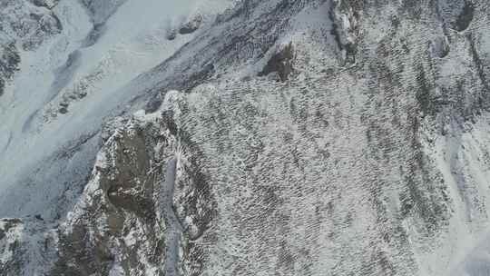 青海互助龙王山雪山树木航拍视频