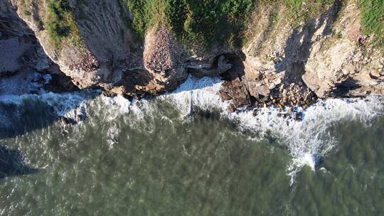 航拍晨光中的威海高区小石岛海域视频素材模板下载