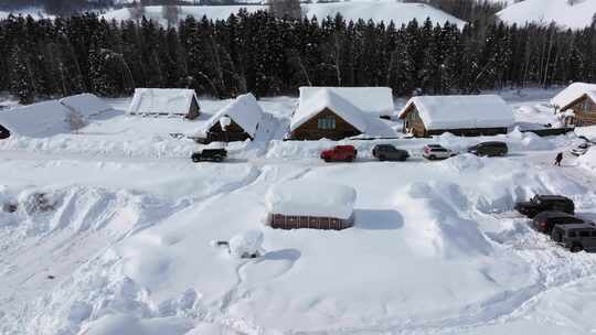 航拍新疆禾木雪景森林雪地小木屋禾木桥雪山