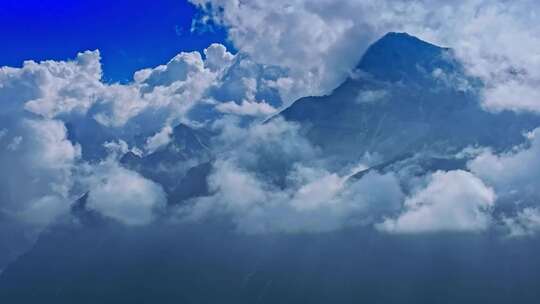 玉龙雪山云雾