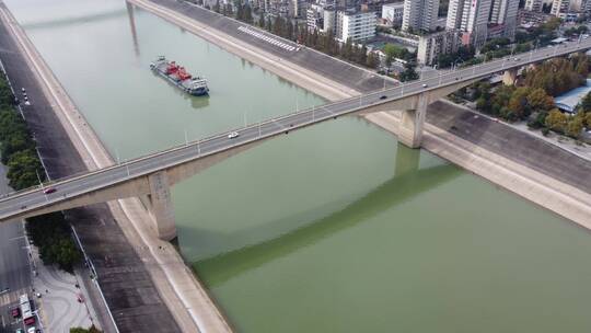 航拍湖北宜昌西陵区跨江大桥