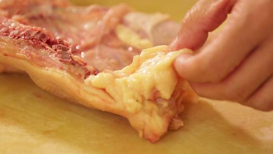 厨师拆解切分鸡肉 (5)视频素材模板下载