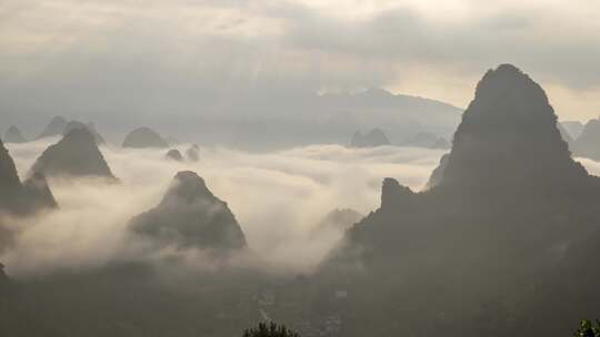 山脉云雾缭绕山峰延时拍摄