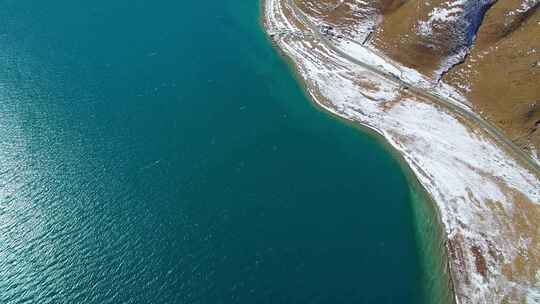 航拍西藏冬季羊卓雍措羊湖纳木错湖水与雪山