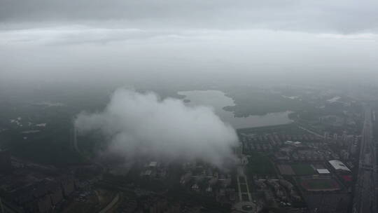 云层下的南昌航空大学视频素材模板下载