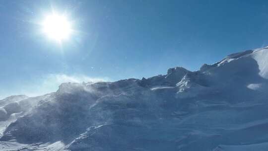 雪地寒风凛冽自然景观特写