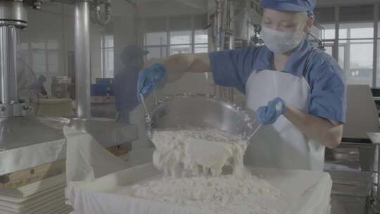 工厂操作人员做豆腐操作流程