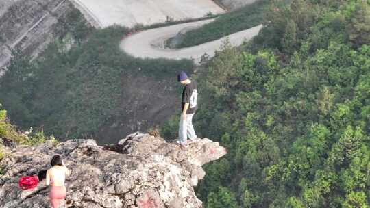 贵州龙里河山顶石头打卡航拍