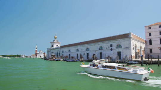 大运河摩托艇巡游，威尼斯观光游，私人水上出租车视频素材模板下载