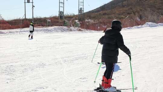 滑雪场滑雪视频素材模板下载