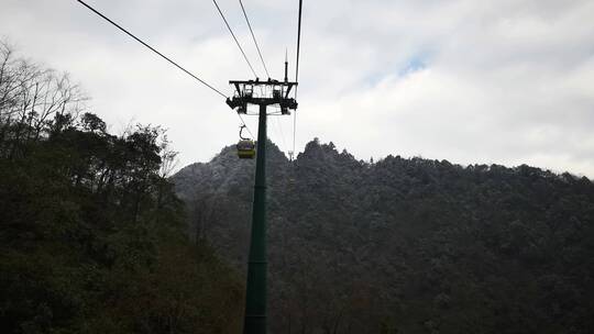 贵州铜仁梵净山索道观赏雪景