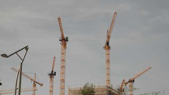 工地施工剪影脚手架塔吊城市建设工程建设