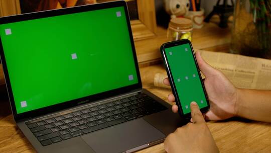 绿幕抠像 笔记本电脑 手机屏幕 竖屏视频素材模板下载