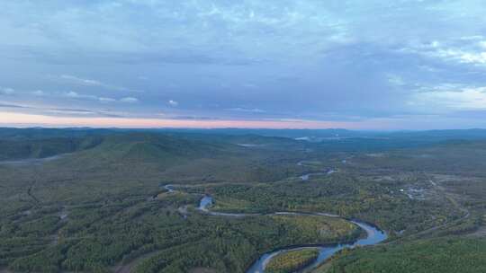 航拍秋季山林、河流云彩延时