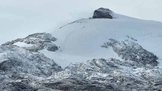 云南哈巴雪山天空山峰航拍