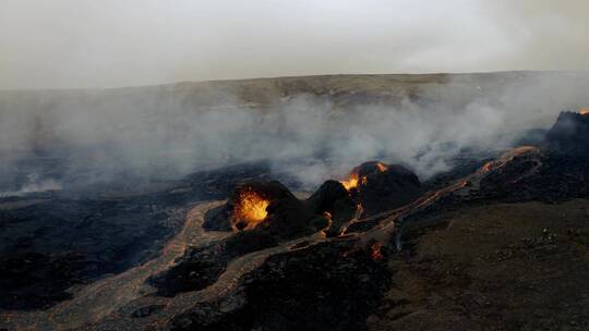 火山熔岩喷发航拍