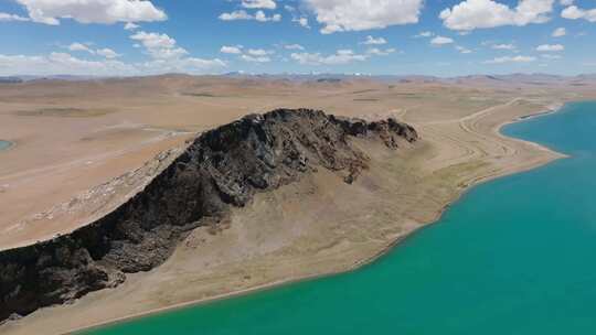 航拍西藏色林错错愕高原湖水山脉视频素材模板下载