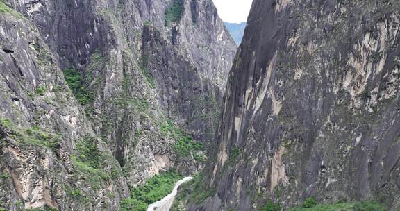 219国道察隅县盘山公路航拍